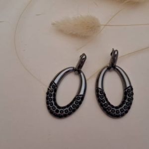 گوشواره مشکی رنگ ثابت