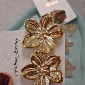 گوشواره طلایی مدل گل